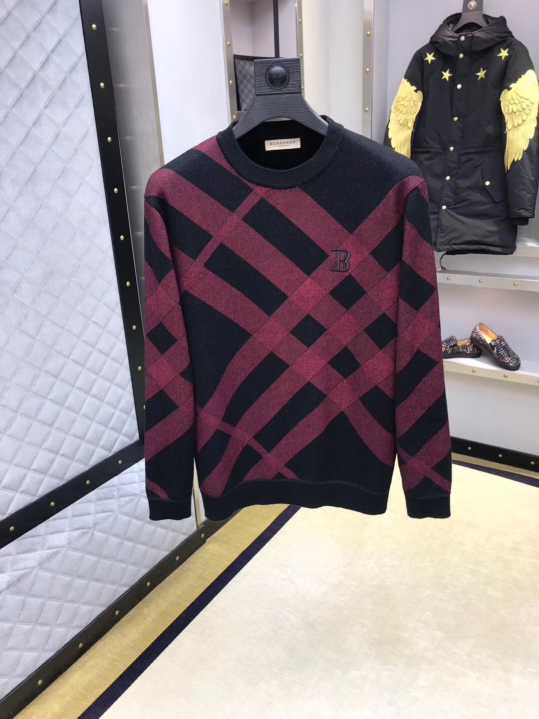  巴宝莉 2018米兰时尚走秀款针织羊毛衫 撞色条纹设计