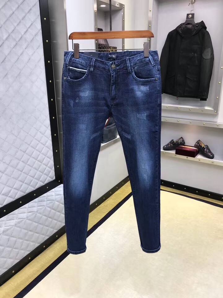 阿玛尼 2018官网新款男士休闲牛仔裤，简单化的风格、经典不落俗套