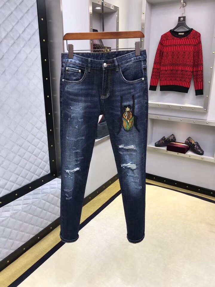 阿玛尼 2018专柜同步最新款牛仔裤！重工水洗面料、身穿着非常舒适.非常难得！