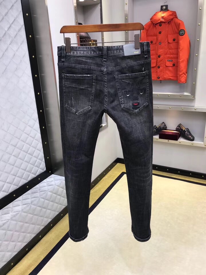  芬迪 2018新走秀款牛仔裤 奢华高端品质 后兜位重工刺绣