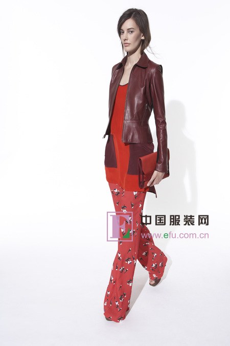 美国纽约有名的华裔设计师Derek Lam宣布了他的二线设计师品牌10 Crosby Derek Lam 的2013早秋女装系列。本系列的女装，设计师经由过程轻松的设计感搭配上宽松的外不雅轮廓，带给我们一类别具一格的歇息舒适感，把现代女性的都会魅力展示的极尽描摹。