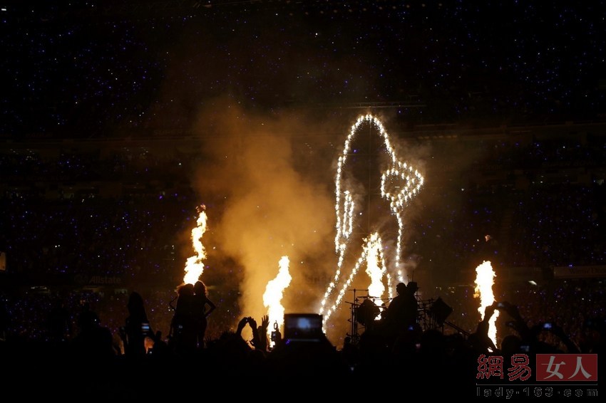 2013年第47届超等碗在新奥尔良的梅赛德斯穹顶体育场举办，万众等待的风行河汉碧昂丝（Beyonce）作为中场秀表演嘉宾终于炫丽表态。