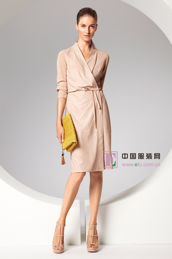 近日，有名的服装品牌Escada宣布了它的2013春夏女装新品系列。创建于1976年的Escada（艾斯卡达）品牌认为高收入职业女性设计及经营高品德女装著称。