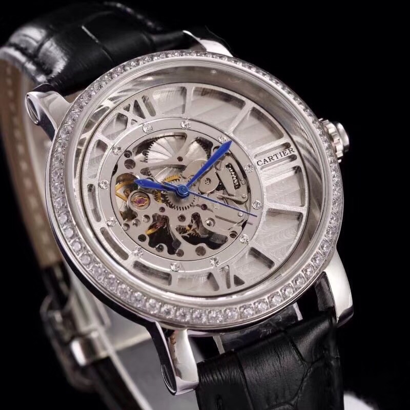 卡地亚（Cartier） 采用进口三针镂空手动机械机芯 男士腕表