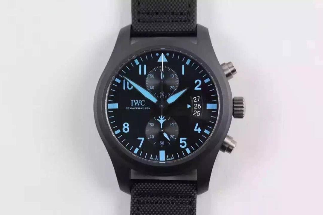 IWC-万国 上下眼Topgun 全陶瓷壳 夜光运动型手表