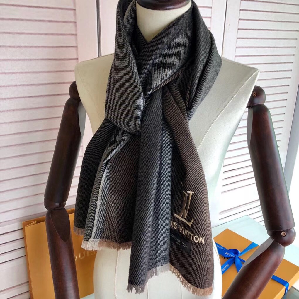 LOUISVUITTON 羊绒十精细刺绣LOGO围巾  市场
