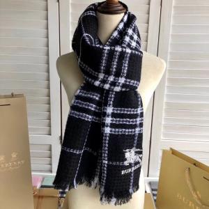  Burberry英式优雅的典范之选款山羊绒披肩围巾
