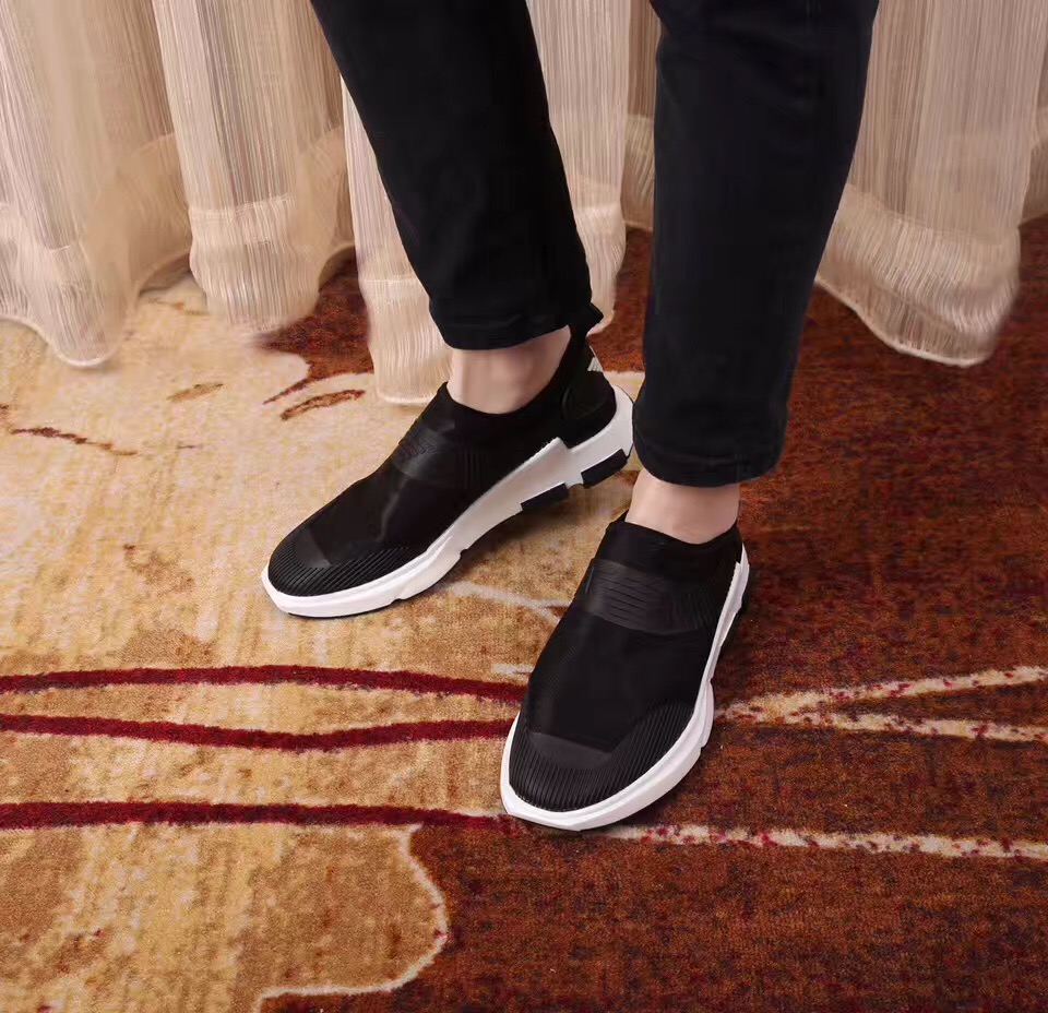 阿玛尼 采用透气莱卡+完美的进口特殊滴胶制作工艺运动鞋