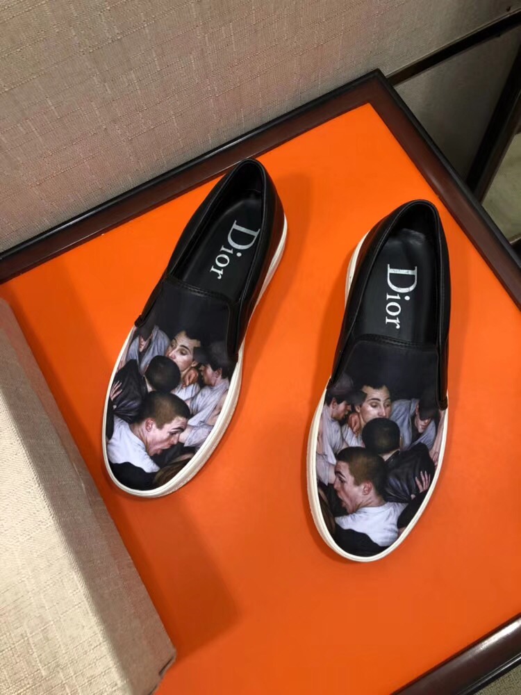  ｛Dior｝2018官网新款同步上市 专用彩绘图案布料休闲鞋