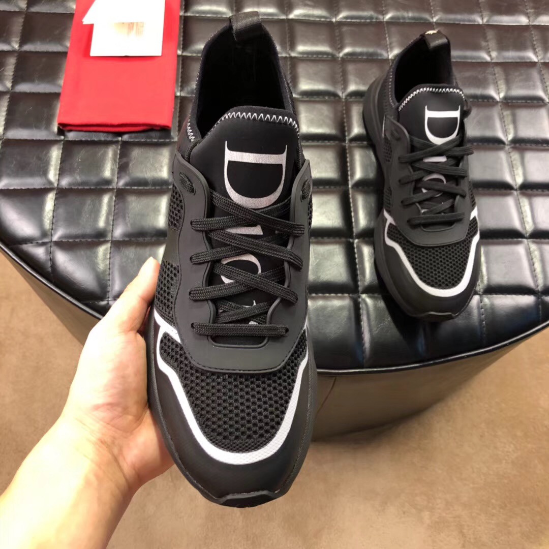 Dior 男士透气孔跑步鞋 鞋面采用原版面料