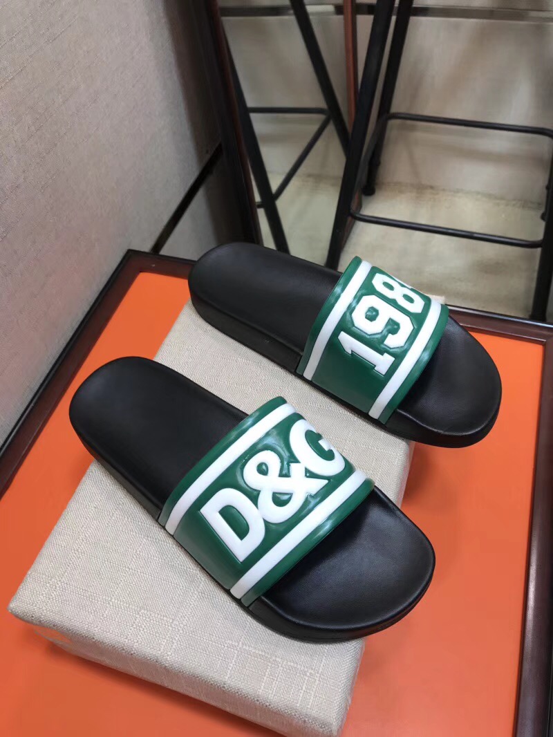  ｛D&G｝男拖鞋 沙滩鞋  经典与时尚融为一体 奢华迷梦
