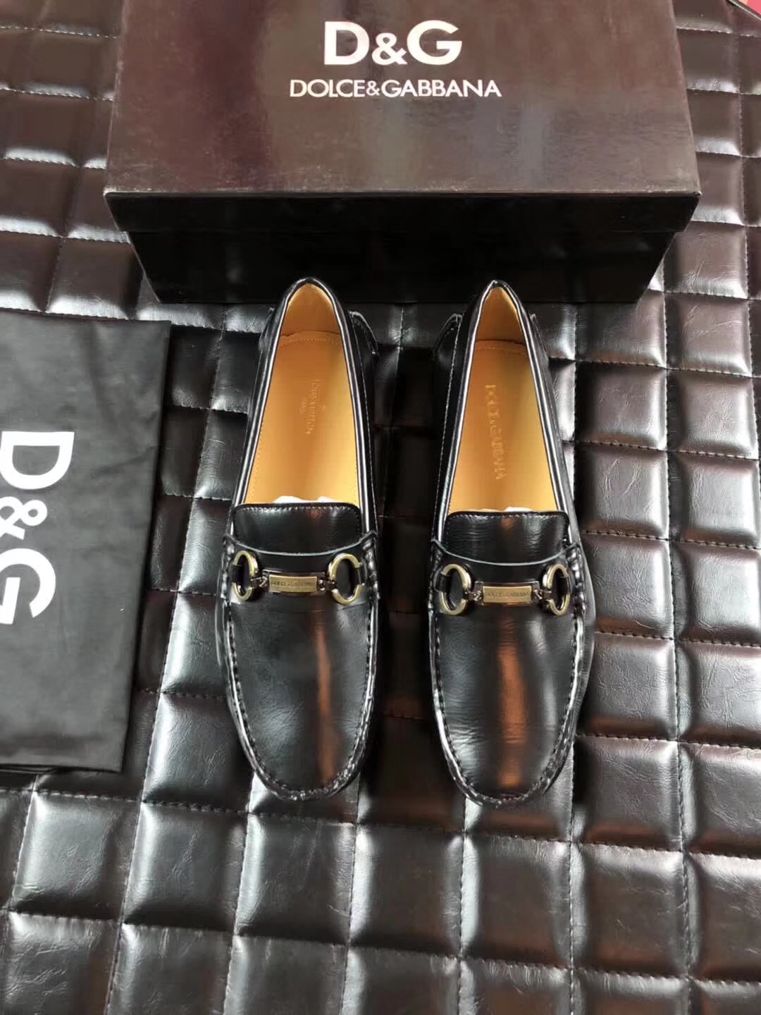 ｛D&G｝鞋面选用进口牛皮,青铜扣装饰，男士豆豆鞋！