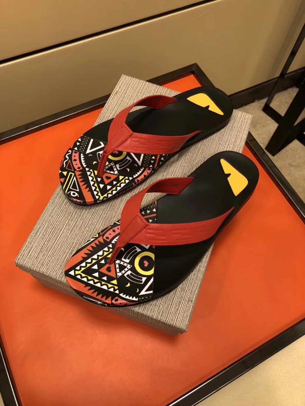 ｛FENDI｝男拖鞋，原版复刻，完美造型打造品质
