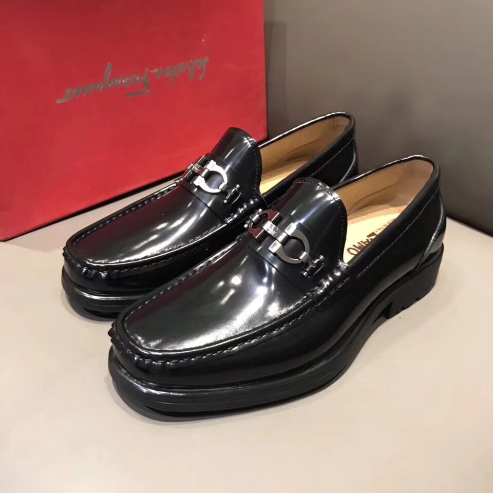 ｛菲拉格慕｝新款时尚商务休闲皮鞋 意大利进口漆牛皮