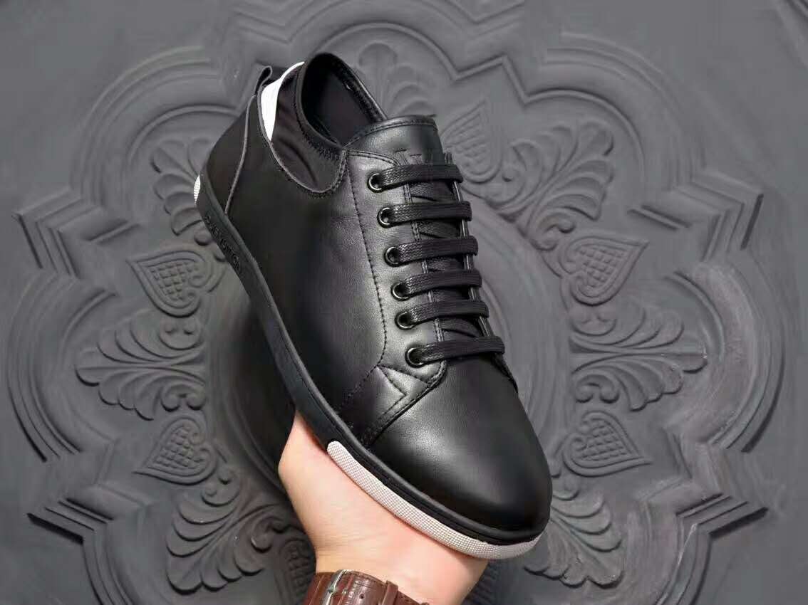 LV 采用意大利j进口小牛皮，完美楦型黑色男士板鞋