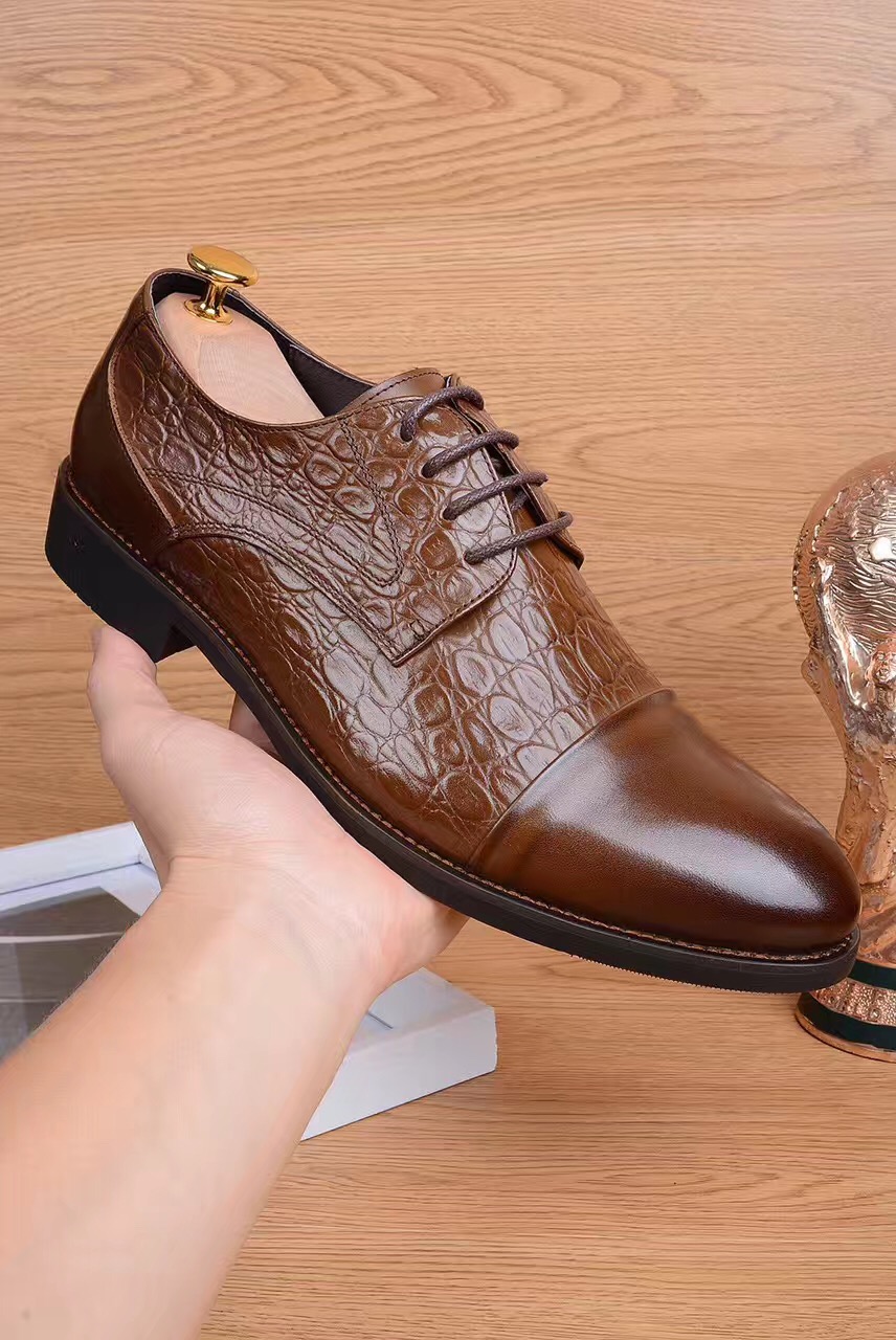 LV 鞋面采用纯意大利进口牛皮鸵鸟纹啡色皮鞋