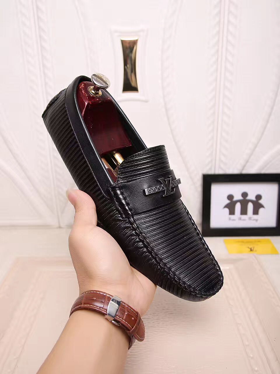 LV 奢华真皮内里   时尚超大LOGO  经久不衰的鞋型设计男士豆豆鞋