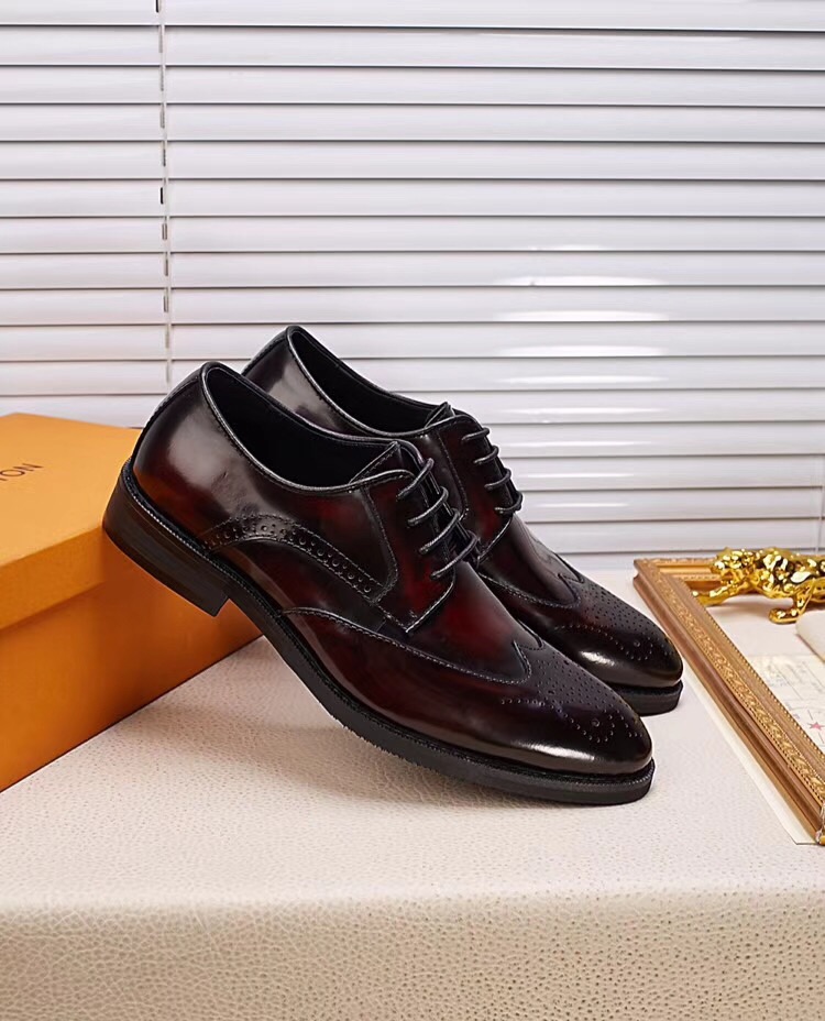 ｛LV｝新款上市正装男士皮鞋 鞋面采用意大利进口头层牛皮