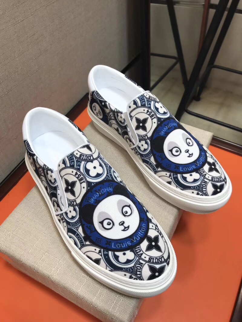  ｛LV｝男士熊猫印花布鞋 经典的休闲鞋 大方时尚的设计
