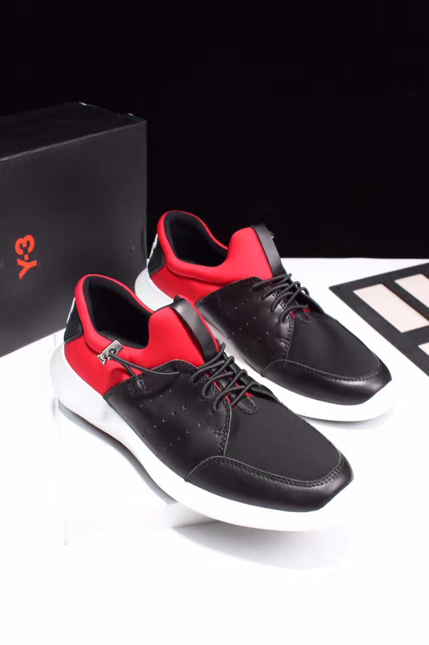 ｛Y-3｝新款男士运动鞋 款式时尚新颖 上脚舒适透气