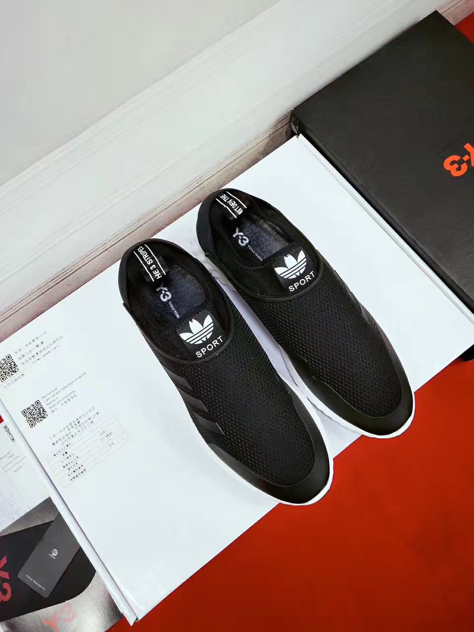 Y 3 鞋面网布透气设计男士黑色运动鞋