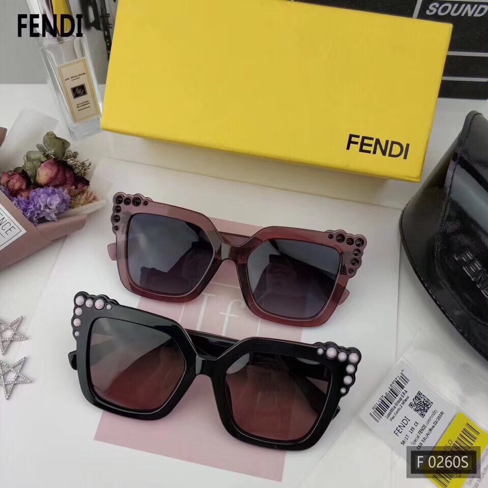 意大利芬迪-FENDI 2018新款太阳镜 出行开车旅游搭配衣服必备品