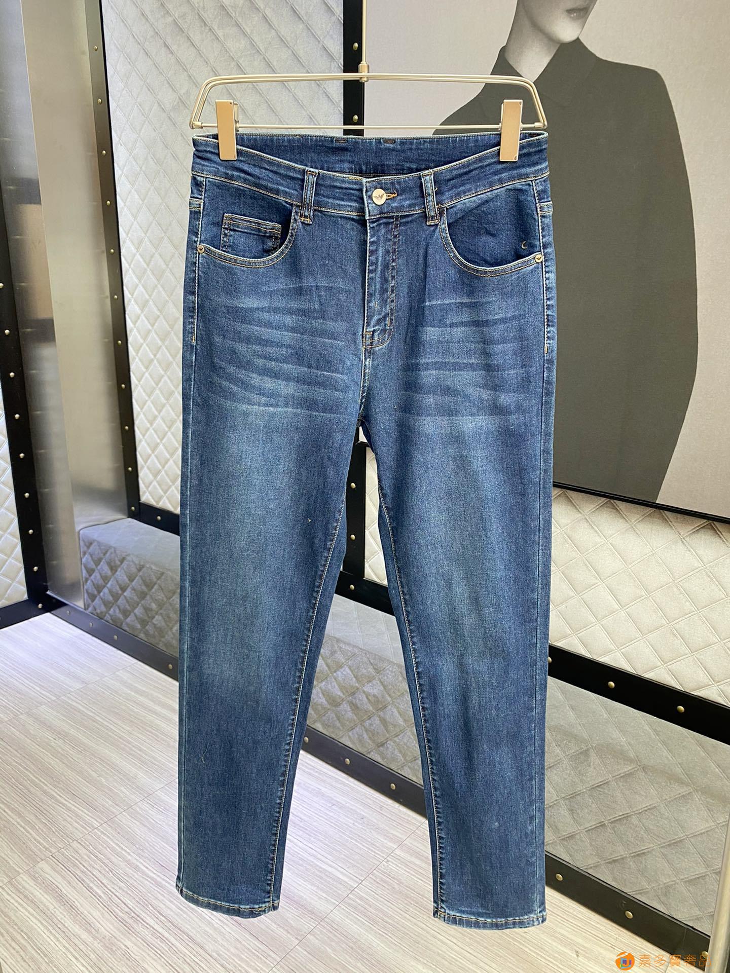 阿玛尼:官网最新款男士牛仔裤!重磅全球珍藏款!买手届口碑爆棚