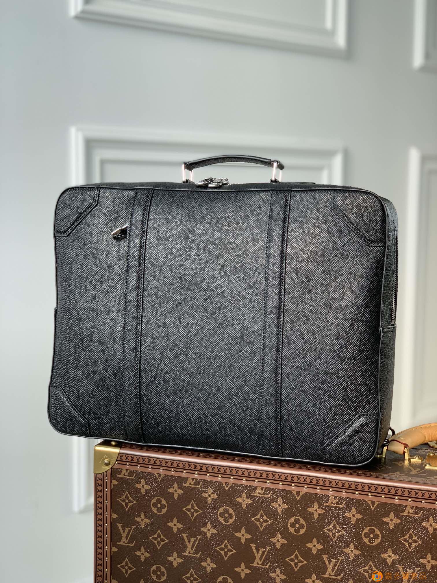 Briefcase旅行包,空间充裕,摩登实用,适合男士商务旅