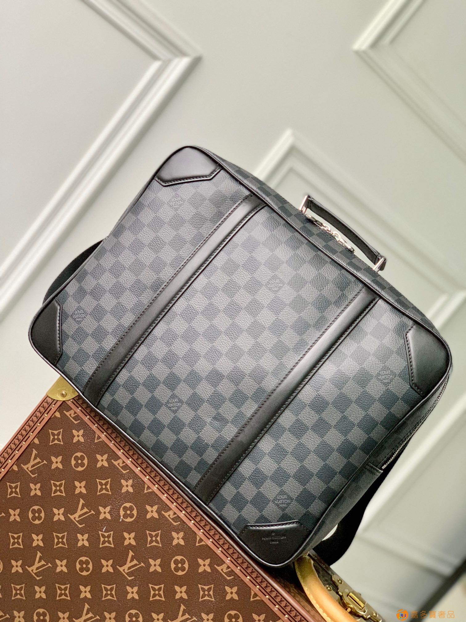 Briefcase旅行包,手提 斜挎 双肩包多用途,空间充裕