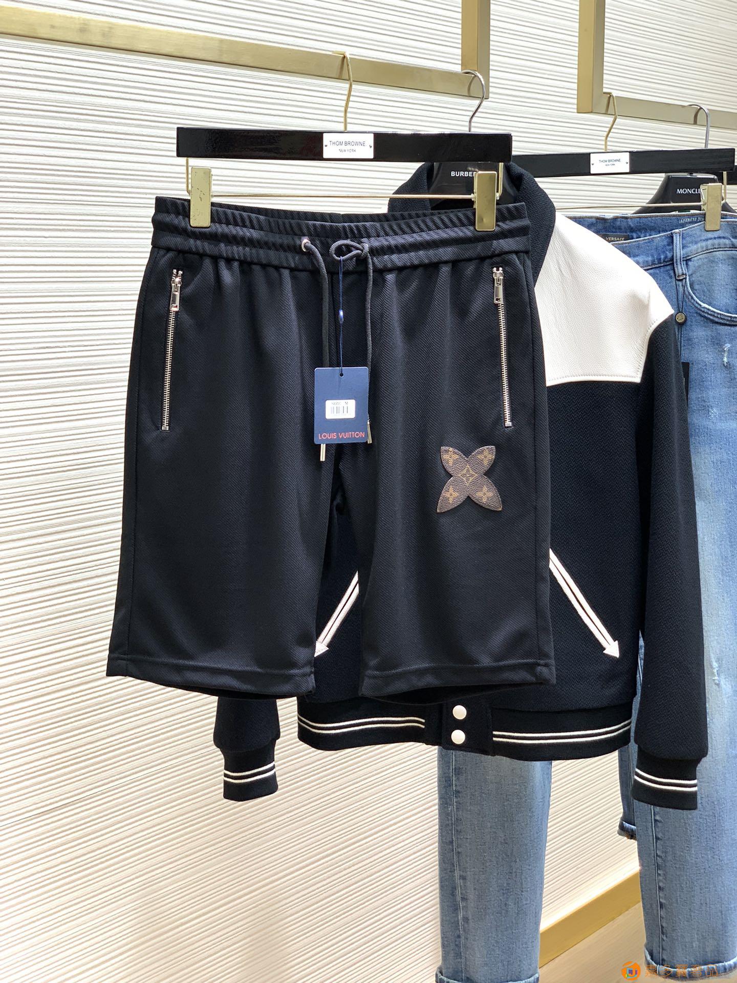 LV夏季最新款,时尚休闲短裤,上身很有特点!