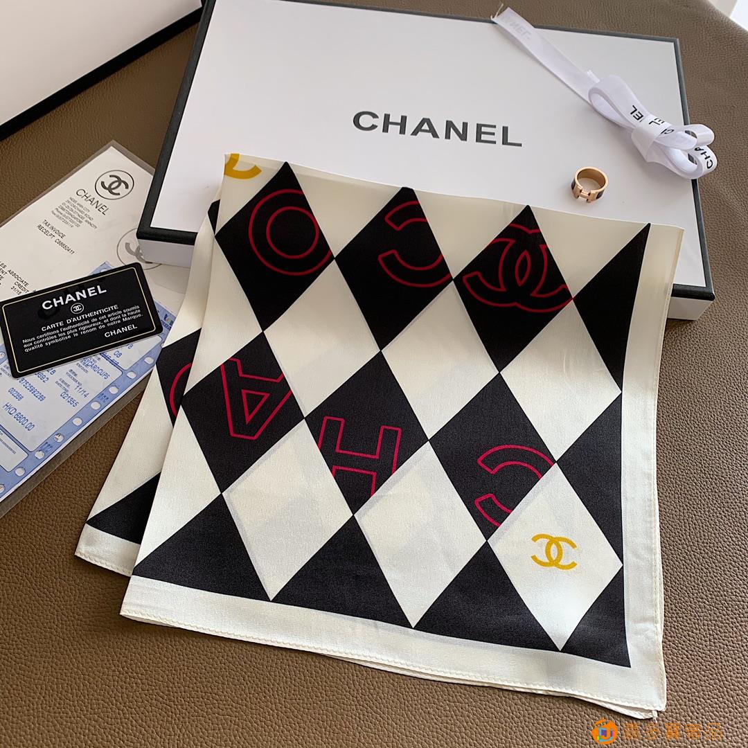 Chanel(香奈儿)%桑蚕丝素缎。 百搭小方巾,减龄气质优
