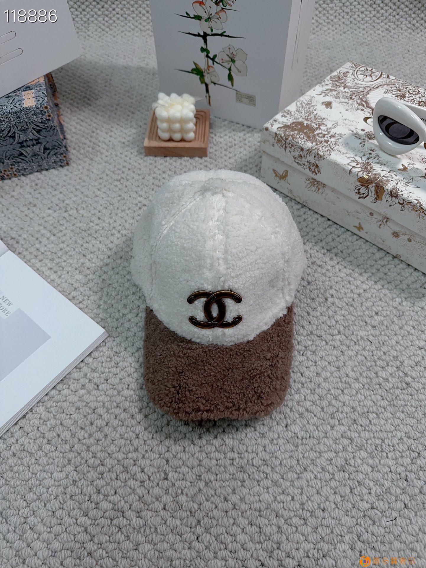 Chanel香奈儿秋冬新款棒球帽,拼色羊羔毛边礼帽,跑量个色