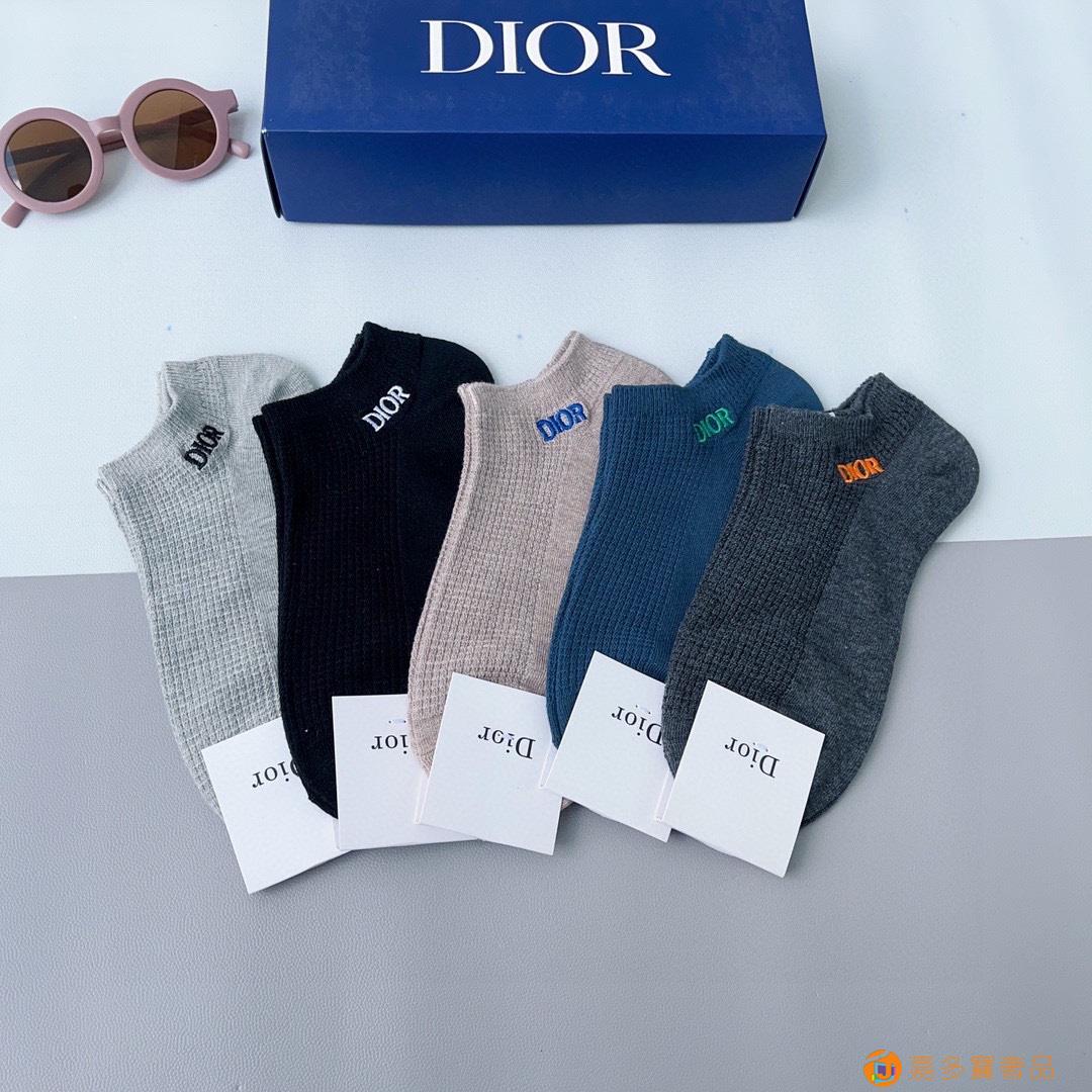 配包装(一盒双)Dior 迪奥 新款网红罗口袜子!