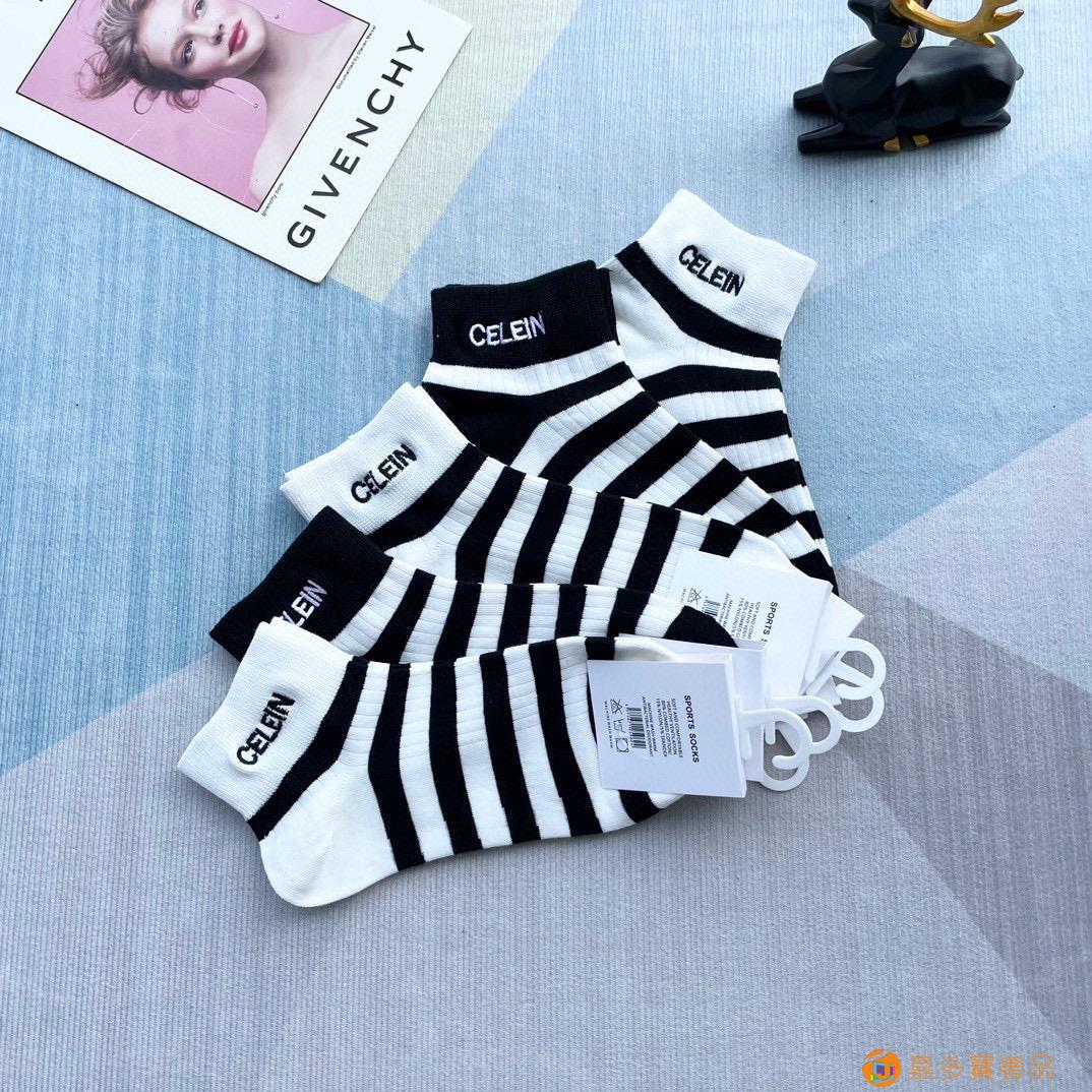 配专柜包装CELINE(赛琳)新款刺绣中短款堆堆袜袜子!